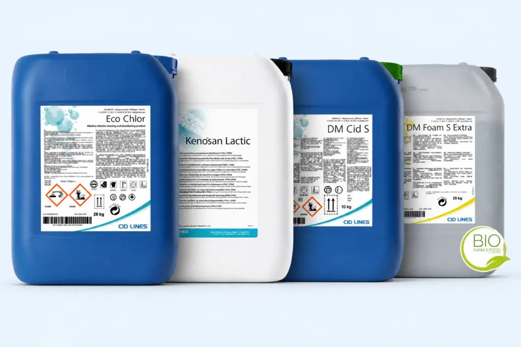 Vier jerrycans met CID LINES reinigingsmiddelen